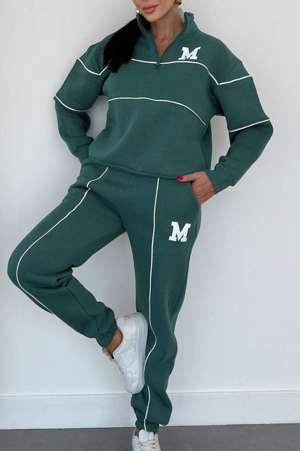 Women’s 2-Piece Sweatsuit Set – Pullover Sweatshirt & Baggy Sweatpants